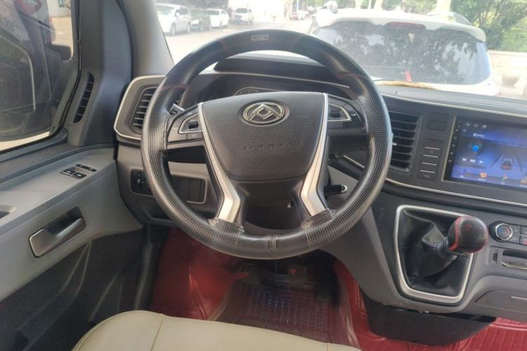 Used SAIC MAXUS Xintu V80 2023 2.0T Manual Classic Aoyuntong Long Wheelbase Ultra-Low Roof 6/7/8/9-Seater Steering Wheel