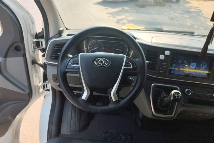 Used SAIC MAXUS Xintu V80 2023 2.0T Manual Classic Aoyuntong Long Wheelbase Mid-Height 6/7/8/9-Seater Steering Wheel