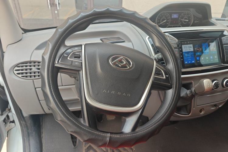 Used SAIC MAXUS Xintu V80 2023 2.0T Manual Classic Aoyuntong Short Wheelbase Mid-Roof 5/6-Seater Steering Wheel