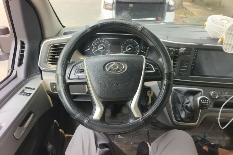 Used SAIC MAXUS Xintu V80 2023 2.0T Manual Classic Aoyuntong Long Wheelbase Mid-Height 6/7/8/9-Seater Steering Wheel