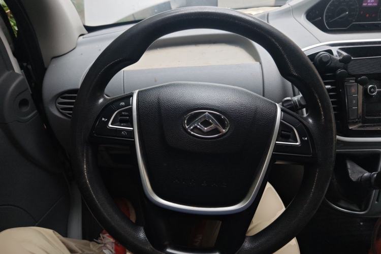 Used SAIC MAXUS Xintu V80 2023 2.0T Manual Classic City Delivery King Long Wheelbase Mid-Roof 3-Seater Steering Wheel
