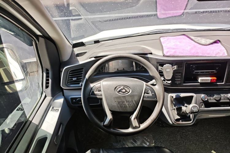 Used SAIC MAXUS Xintu V80 2023 2.0T Manual Classic Aoyuntong Long Wheelbase Mid-Height 6/7/8/9-Seater Steering Wheel