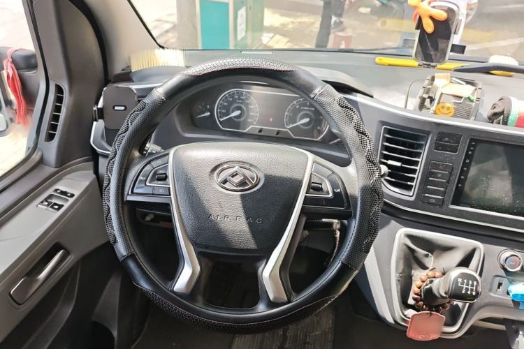 Used SAIC MAXUS Xintu V80 2023 2.0T Manual Classic Aoyuntong Long Wheelbase Mid-Height 6/7/8/9-Seater Steering Wheel