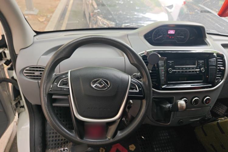 Used SAIC MAXUS Xintu V80 2023 2.0T Manual Classic Aoyuntong Short Wheelbase Mid-Roof 5/6-Seater Steering Wheel