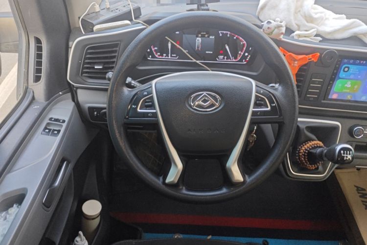Used SAIC MAXUS Xintu V80 2023 2.0T Manual Classic Aoyuntong Long Wheelbase Mid-Height 6/7/8/9-Seater Steering Wheel