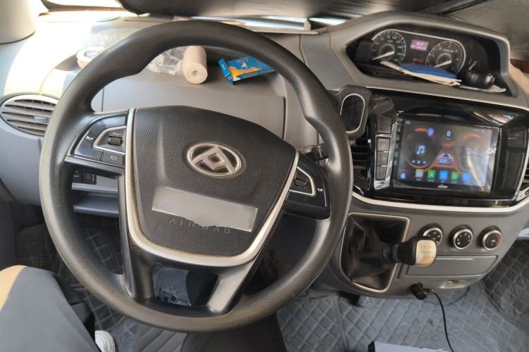 Used SAIC MAXUS Xintu V80 2023 2.0T Manual Classic Aoyuntong Short Wheelbase Mid-Roof 7/8/9-Seater Steering Wheel