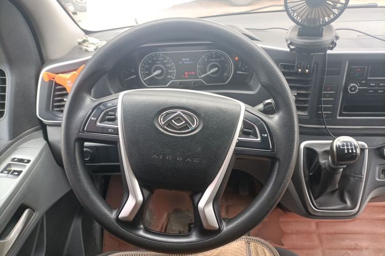 Used SAIC MAXUS Xintu V80 2023 2.0T PLUS Manual Commercial Version Long Wheelbase Mid-Height 9-Seater with Three Rows Steering Wheel