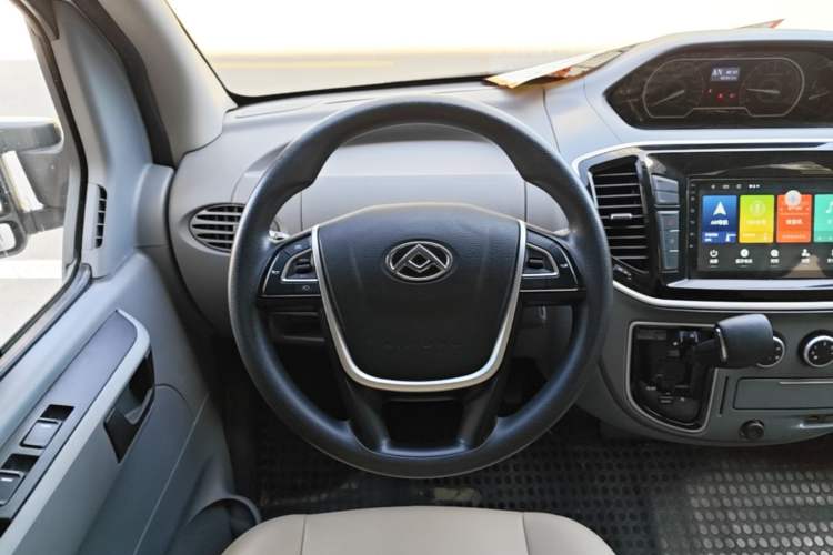 Used SAIC MAXUS Xintu V80 2023 2.0T AMT Classic Aoyuntong Short Wheelbase Mid-Roof 7/8/9-Seater Steering Wheel