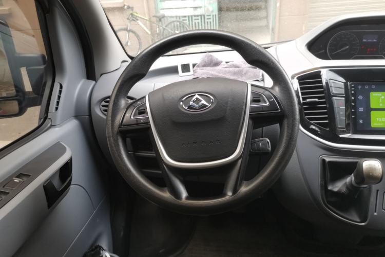 Used SAIC MAXUS Xintu V80 2023 2.0T Manual Classic Aoyuntong Short Wheelbase Ultra-Low Roof 5/6-Seater Steering Wheel
