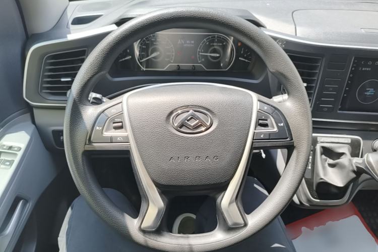 Used SAIC MAXUS Xintu V80 2023 2.0T AMT Classic Aoyuntong Short Wheelbase Mid-Roof 5/6-Seater Steering Wheel