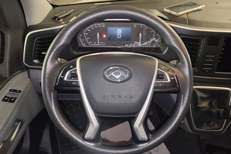 Used SAIC MAXUS Xintu V80 2023 2.0T Manual Classic Aoyuntong Short Wheelbase Mid-Roof 5/6-Seater Steering Wheel