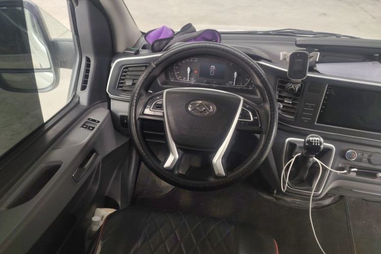 Used SAIC MAXUS Xintu V80 2023 2.0T Manual Classic Aoyuntong Short Wheelbase Ultra-Low Roof 5/6-Seater Steering Wheel