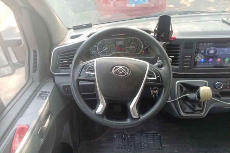 Used SAIC MAXUS Xintu V80 2023 2.0T Manual Classic Aoyuntong Short Wheelbase Mid-Roof 5/6-Seater Steering Wheel
