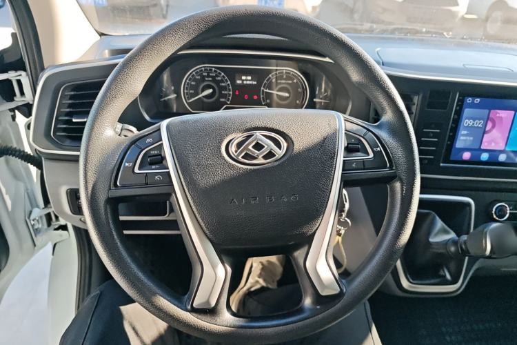 Used SAIC MAXUS Xintu V80 2023 2.0T Manual Classic Aoyuntong Short Wheelbase Ultra-Low Roof 5/6-Seater Steering Wheel