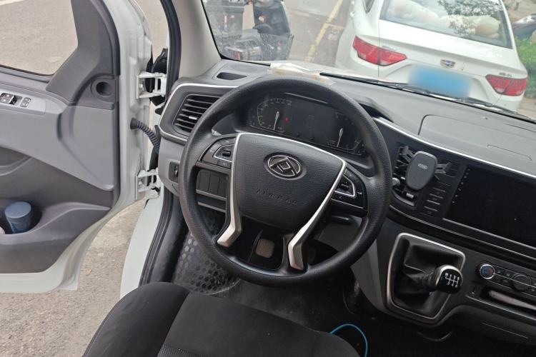 Used SAIC MAXUS Xintu V80 2023 2.0T Manual Classic Aoyuntong Long Wheelbase Mid-Height 6/7/8/9-Seater Steering Wheel