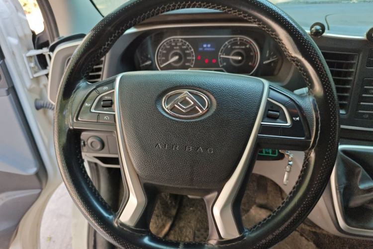 Used SAIC MAXUS Xintu V80 2023 2.0T Manual Classic Aoyuntong Long Wheelbase Mid-Height 6/7/8/9-Seater Steering Wheel