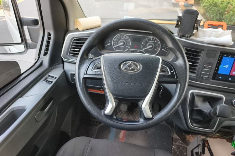 Used SAIC MAXUS Xintu V80 2023 2.0T Manual Classic Aoyuntong Long Wheelbase Mid-Height 6/7/8/9-Seater Steering Wheel