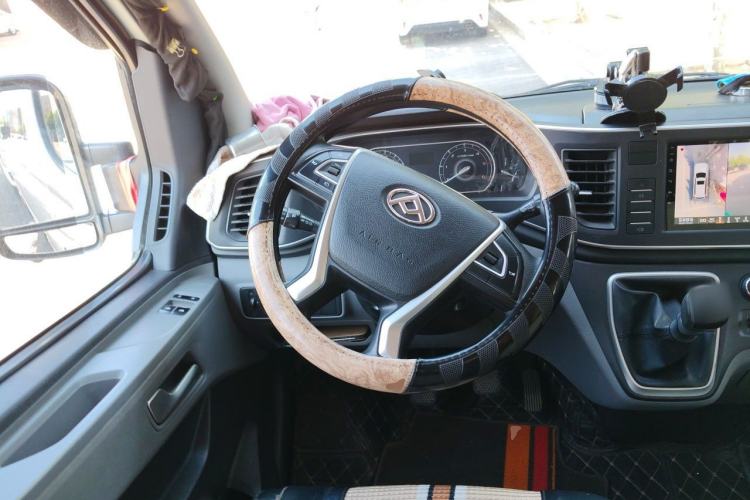 Used SAIC MAXUS Xintu V80 2023 2.0T Manual Classic Aoyuntong Long Wheelbase Ultra-Low Roof 6/7/8/9-Seater Steering Wheel
