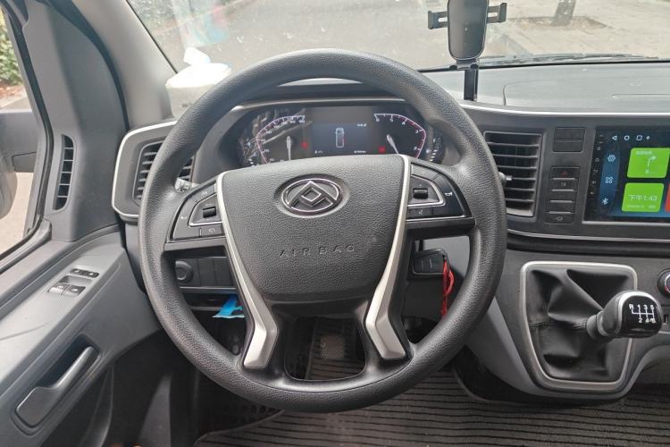 Used SAIC MAXUS Xintu V80 2023 2.0T Manual Classic Aoyuntong Long Wheelbase Ultra-Low Roof 6/7/8/9-Seater Steering Wheel