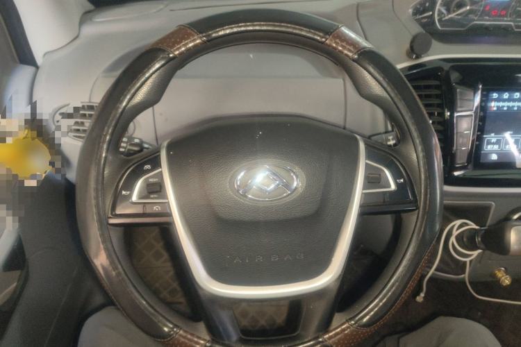 Used SAIC MAXUS Xintu V80 2023 2.0T Manual Classic Aoyuntong Short Wheelbase Mid-Roof 5/6-Seater Steering Wheel