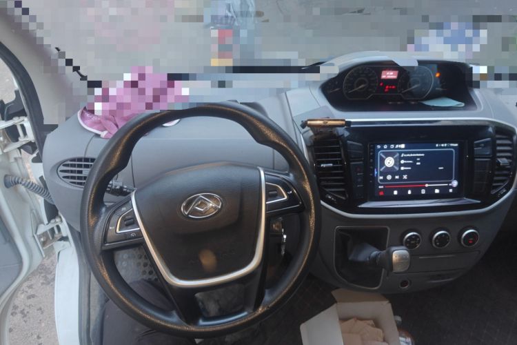Used SAIC MAXUS Xintu V80 2023 2.0T Manual Classic City Delivery King Long Wheelbase Mid-Roof 3-Seater Steering Wheel