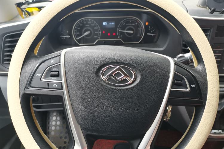 Used SAIC MAXUS Xintu V80 2023 2.0T PLUS AMT City Edition Short Wheelbase Ultra-Low Roof 5/6-Seater Steering Wheel