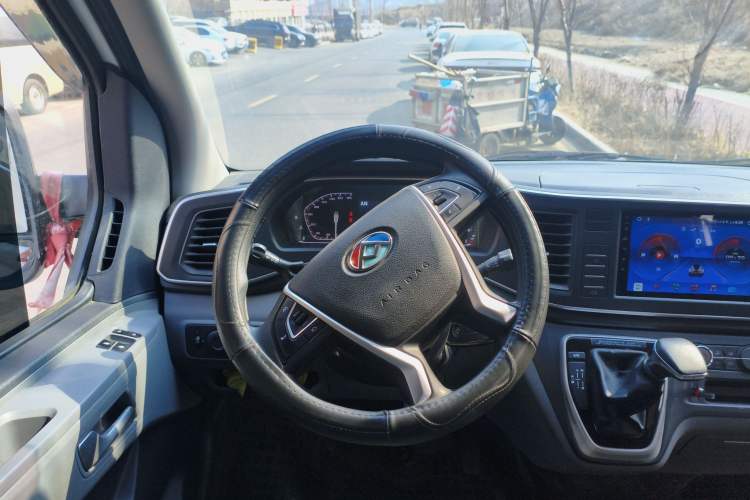 Used SAIC MAXUS Xintu V80 2023 2.0T AMT Classic Aoyuntong Long Wheelbase Ultra-Low Roof with 6/7/8/9 Seats Steering Wheel