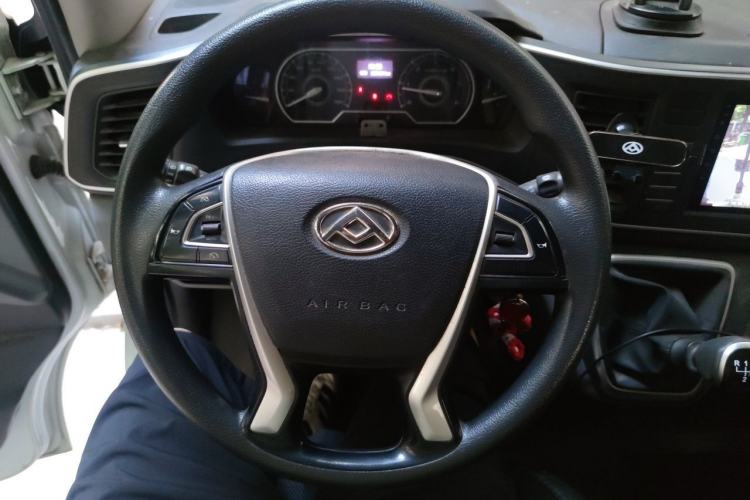 Used SAIC MAXUS Xintu V80 2023 2.0T Manual Classic Aoyuntong Long Wheelbase Ultra-Low Roof 6/7/8/9-Seater Steering Wheel