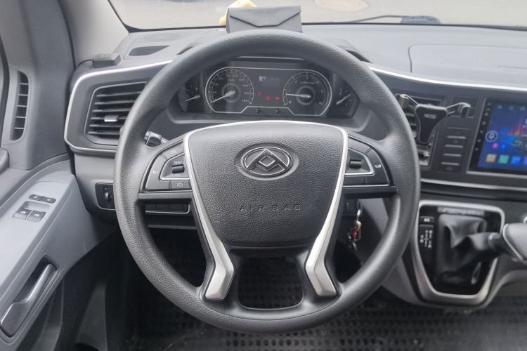 Used SAIC MAXUS Xintu V80 2023 2.0T AMT Classic Aoyuntong Long Wheelbase Mid-Height 6/7/8/9-Seater Steering Wheel