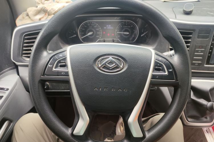 Used SAIC MAXUS Xintu V80 2023 2.0T Manual Classic City Delivery King Long Wheelbase Mid-Roof 3-Seater Steering Wheel
