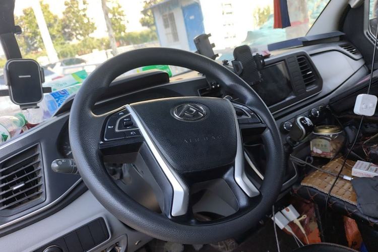 Used SAIC MAXUS Xintu V80 2023 2.0T Manual Classic Aoyuntong Long Wheelbase Mid-Height 6/7/8/9-Seater Steering Wheel