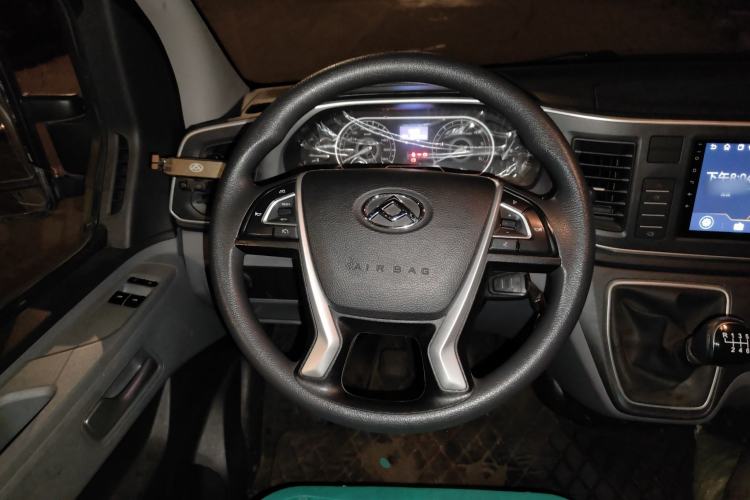 Used SAIC MAXUS Xintu V80 2023 2.0T Manual Classic Aoyuntong Short Wheelbase Mid-Roof 5/6-Seater Steering Wheel