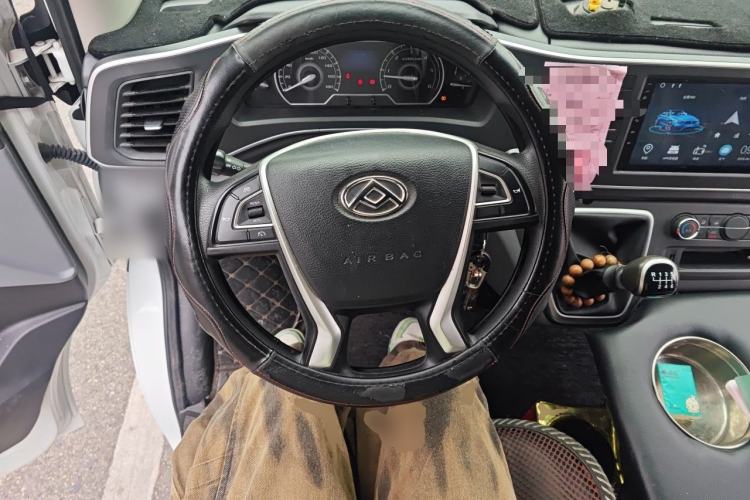Used SAIC MAXUS Xintu V80 2023 2.0T Manual Classic Aoyuntong Long Wheelbase Mid-Height 6/7/8/9-Seater Steering Wheel