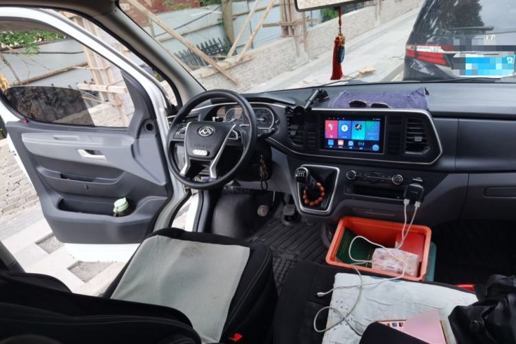 Used SAIC MAXUS Xintu V80 2023 2.0T Manual Classic Aoyuntong Long Wheelbase Mid-Height 6/7/8/9-Seater Steering Wheel