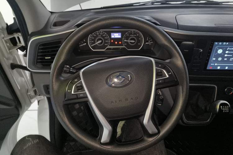 Used SAIC MAXUS Xintu V80 2023 2.0T Manual Classic Aoyuntong Long Wheelbase Mid-Height 6/7/8/9-Seater Steering Wheel