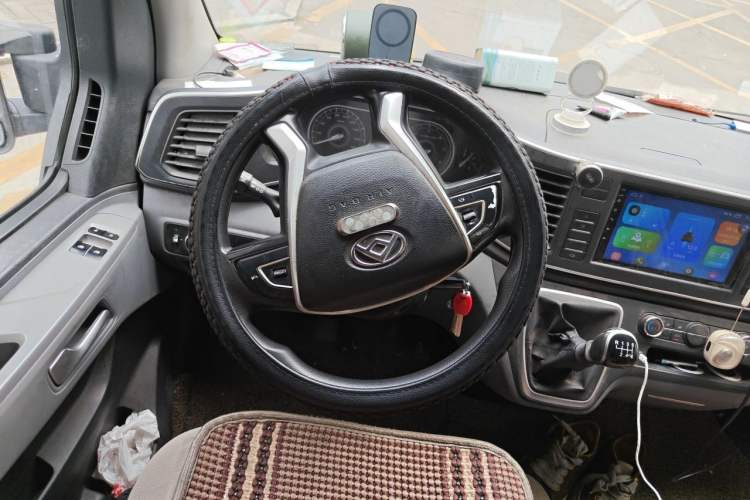 Used SAIC MAXUS Xintu V80 2023 2.0T Manual Classic Aoyuntong Long Wheelbase Mid-Height 6/7/8/9-Seater Steering Wheel