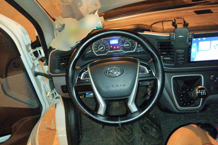 Used SAIC MAXUS Xintu V80 2023 2.0T PLUS Manual All-Around King Long Wheelbase Mid-Height Roof—6/7/8/9-Seater Steering Wheel