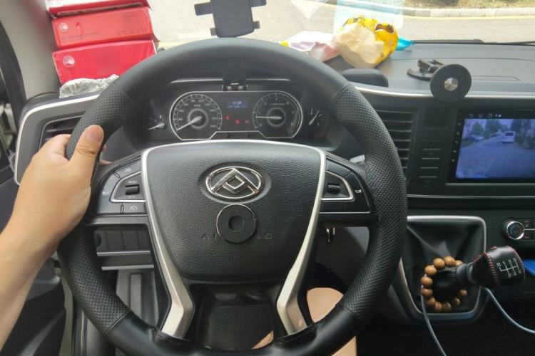 Used SAIC MAXUS Xintu V80 2023 2.0T Manual Classic Aoyuntong Long Wheelbase Mid-Height 6/7/8/9-Seater Steering Wheel