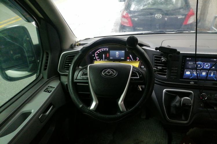 Used SAIC MAXUS Xintu V80 2023 2.0T Manual Classic Aoyuntong Short Wheelbase Ultra-Low Roof 5/6-Seater Steering Wheel