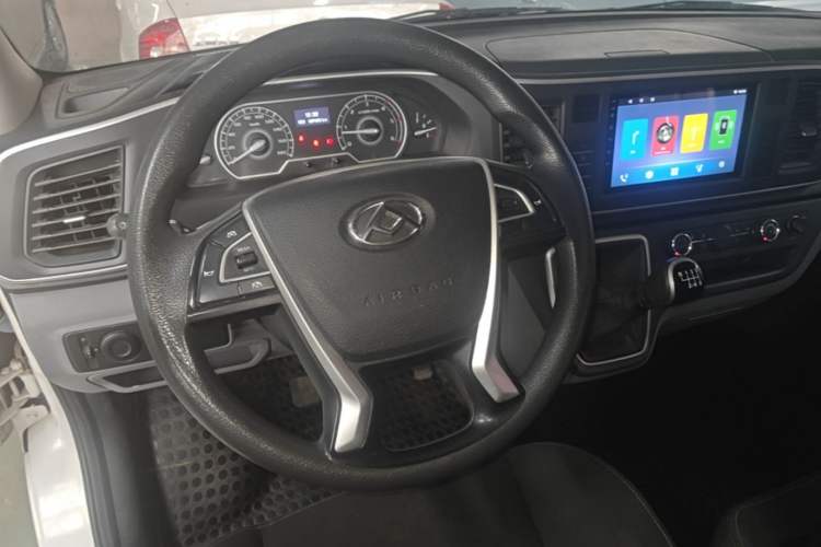 Used SAIC MAXUS Xintu V80 2023 2.0T Manual Classic Aoyuntong Long Wheelbase Mid-Height 6/7/8/9-Seater Steering Wheel