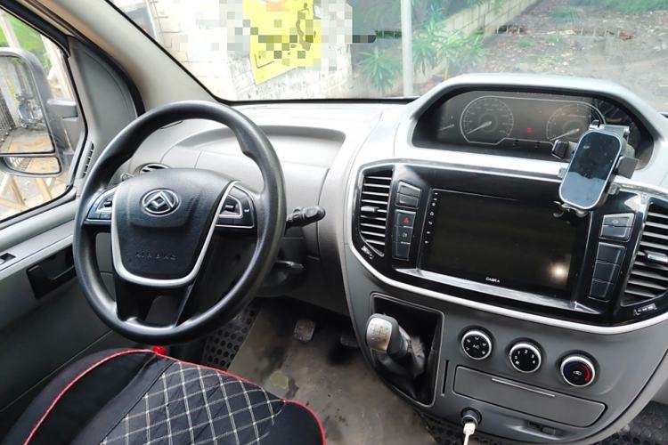 Used SAIC MAXUS Xintu V80 2023 2.0T Manual Classic City Delivery King Long Wheelbase Mid-Roof 3-Seater Steering Wheel