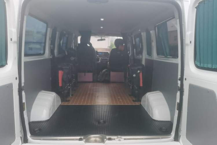 Used SAIC MAXUS Xintu V80 2023 2.0T Manual Classic Aoyuntong Long Wheelbase Ultra-Low Roof 6/7/8/9-Seater Trunk