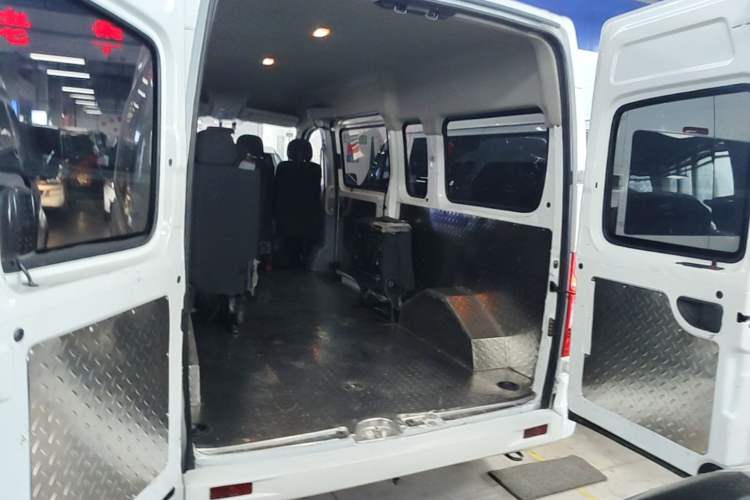 Used SAIC MAXUS Xintu V80 2023 2.0T Manual Classic Aoyuntong Long Wheelbase Mid-Height 6/7/8/9-Seater Trunk