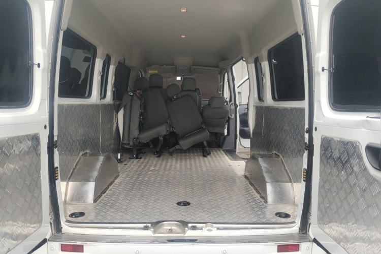 Used SAIC MAXUS Xintu V80 2023 2.0T AMT Classic Aoyuntong Long Wheelbase Mid-Height 6/7/8/9-Seater Trunk
