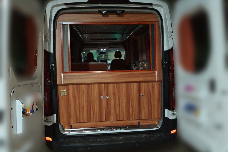 Used SAIC MAXUS Xintu V80  Trunk