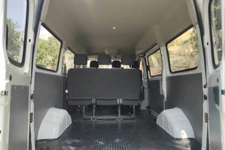 Used SAIC MAXUS Xintu V80 2023 2.0T AMT Classic Aoyuntong Short Wheelbase Mid-Roof 5/6-Seater Trunk