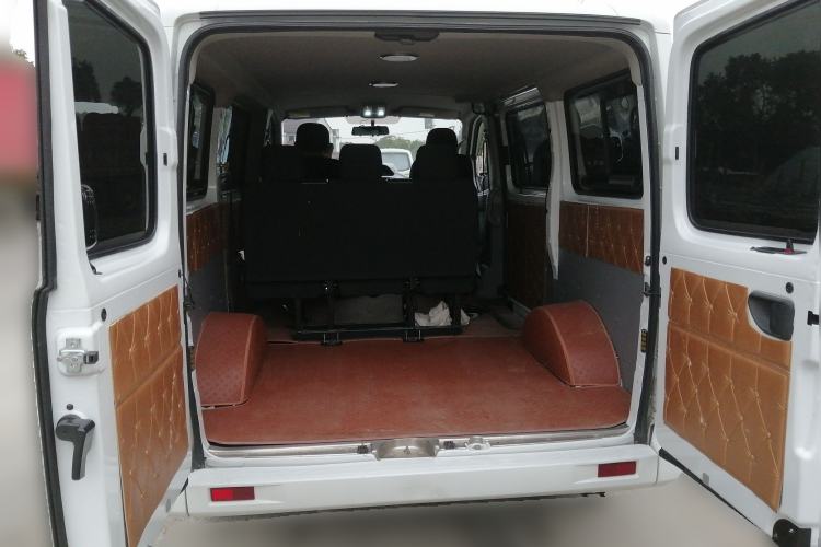 Used SAIC MAXUS Xintu V80 2023 2.0T AMT Classic Aoyuntong Power Version Short Wheelbase Mid-Roof Design 5/6 Seats Trunk