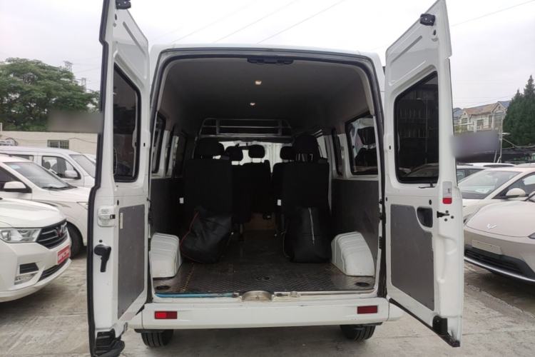 Used SAIC MAXUS Xintu V80 2023 2.0T Manual Classic Aoyuntong Long Wheelbase Mid-Height 6/7/8/9-Seater Trunk
