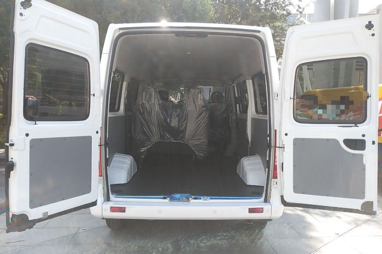 Used SAIC MAXUS Xintu V80 2023 2.0T PLUS AMT All-Rounder Short Wheelbase Mid-Roof 5/6-Seater Trunk