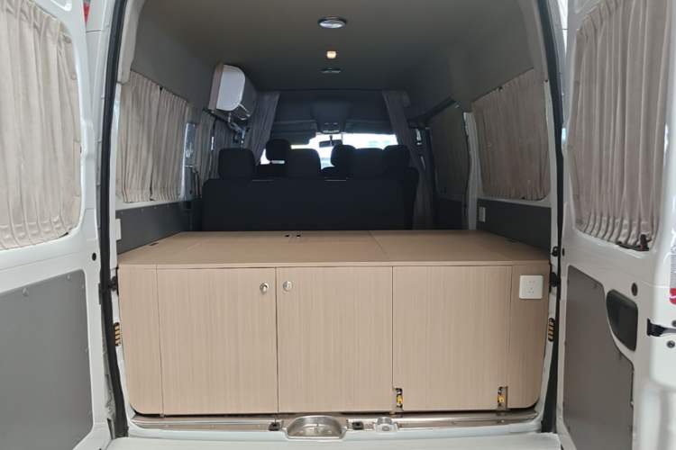 Used SAIC MAXUS Xintu V80 2023 2.0T Manual Classic Aoyuntong Short Wheelbase Mid-Roof 5/6-Seater Trunk